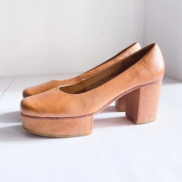 Camel Beige Leather Made in  Peru Clog Wood Sole Heels 7 - Picture 4 of 9